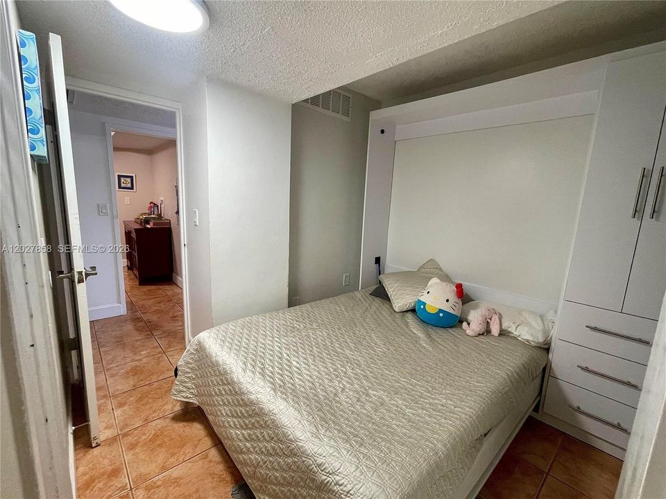 For Rent: $2,200 (1 beds, 1 baths, 582 Square Feet)