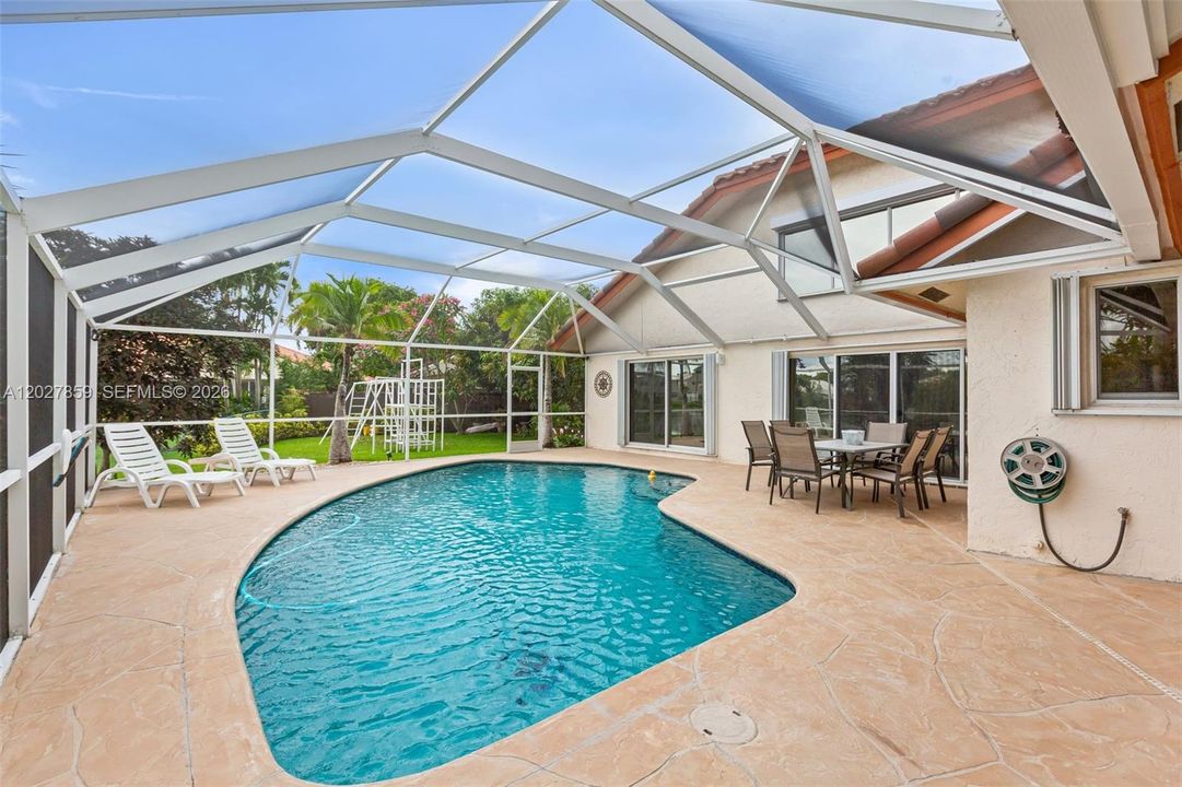 Active With Contract: $950,000 (4 beds, 3 baths, 2476 Square Feet)