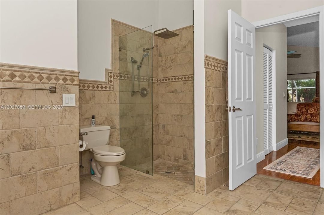Active With Contract: $950,000 (4 beds, 3 baths, 2476 Square Feet)