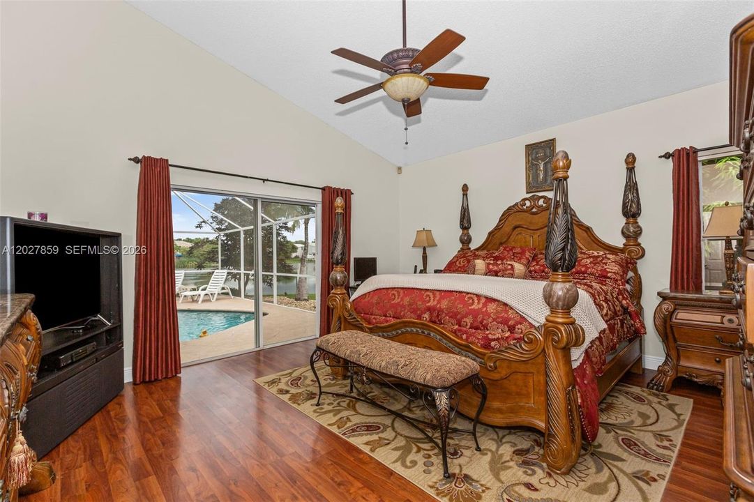 Active With Contract: $950,000 (4 beds, 3 baths, 2476 Square Feet)