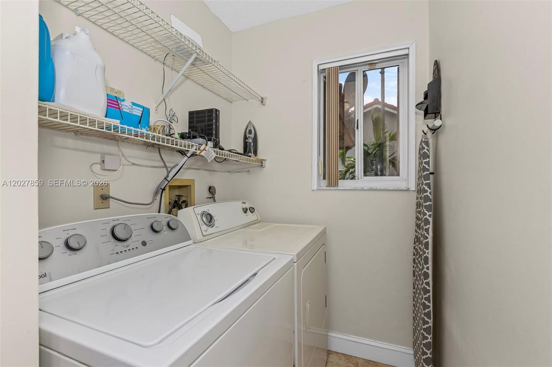 Active With Contract: $950,000 (4 beds, 3 baths, 2476 Square Feet)