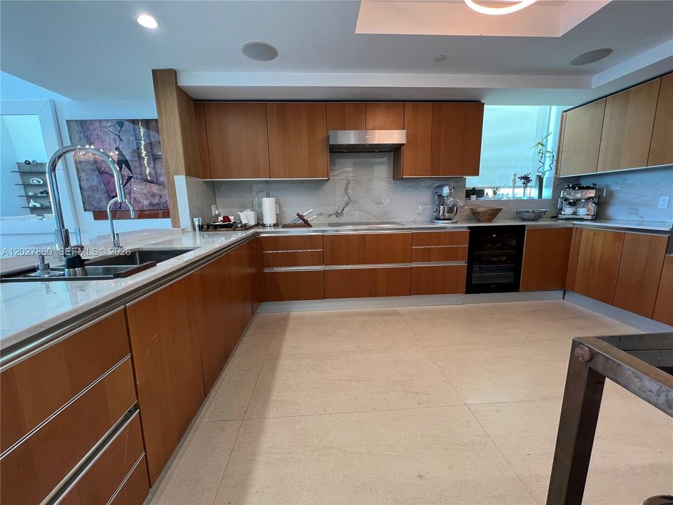For Rent: $36,000 (3 beds, 3 baths, 2700 Square Feet)