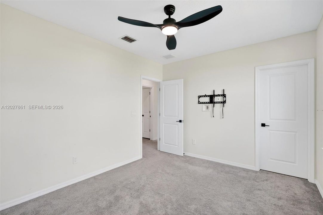 For Sale: $564,900 (5 beds, 4 baths, 2896 Square Feet)