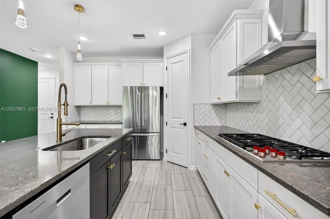 For Sale: $564,900 (5 beds, 4 baths, 2896 Square Feet)
