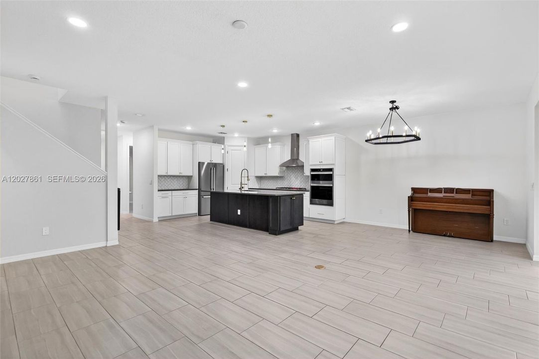 For Sale: $564,900 (5 beds, 4 baths, 2896 Square Feet)