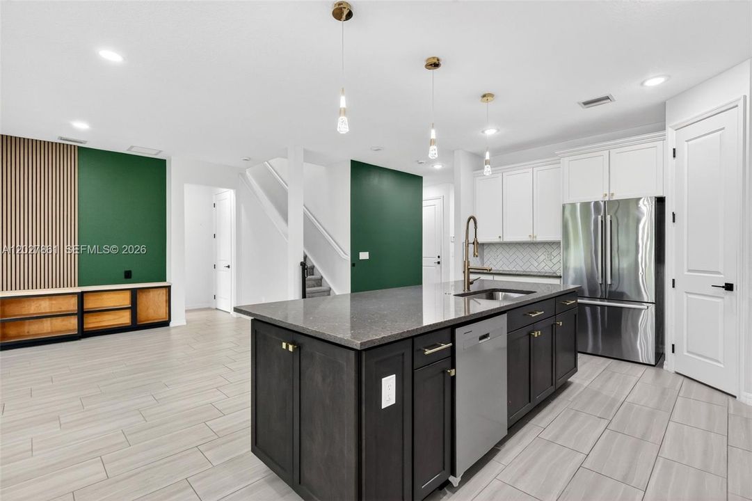 For Sale: $564,900 (5 beds, 4 baths, 2896 Square Feet)