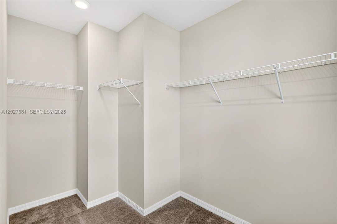 For Sale: $564,900 (5 beds, 4 baths, 2896 Square Feet)