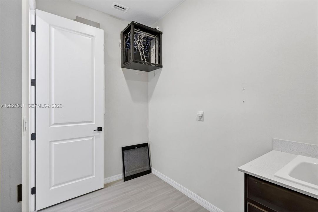 For Sale: $564,900 (5 beds, 4 baths, 2896 Square Feet)