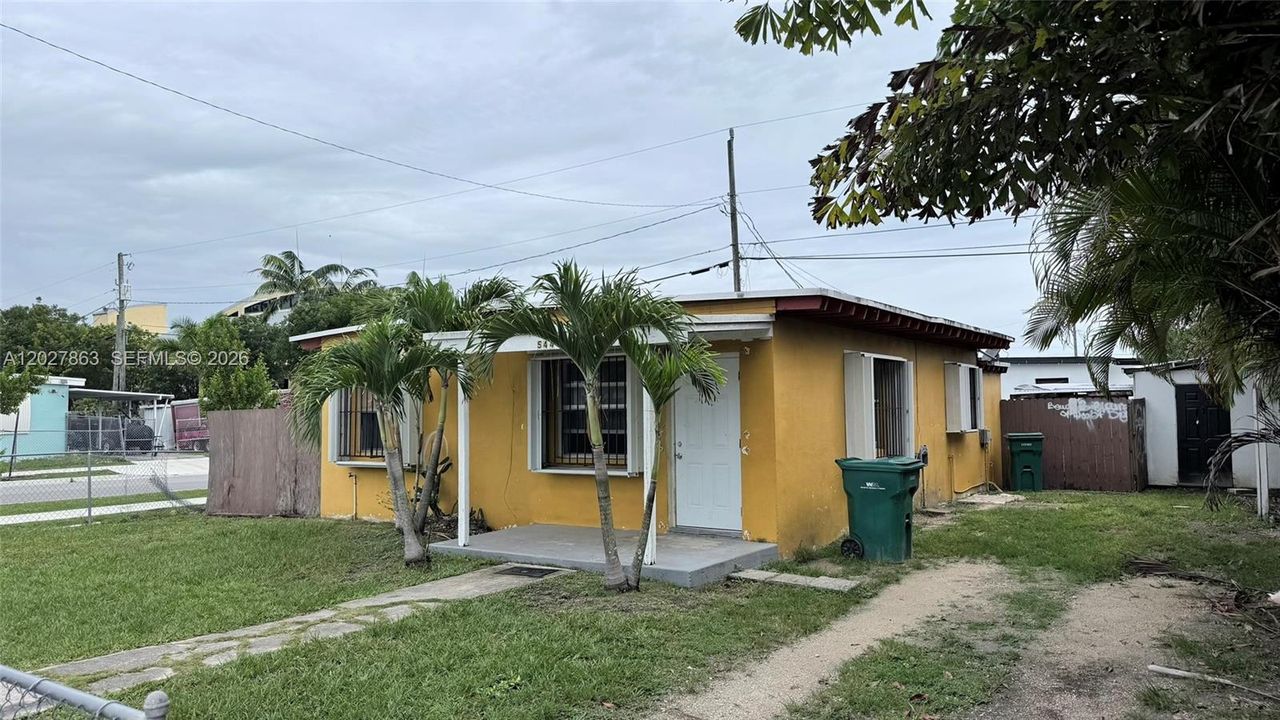 Active With Contract: $279,000 (2 beds, 1 baths, 754 Square Feet)