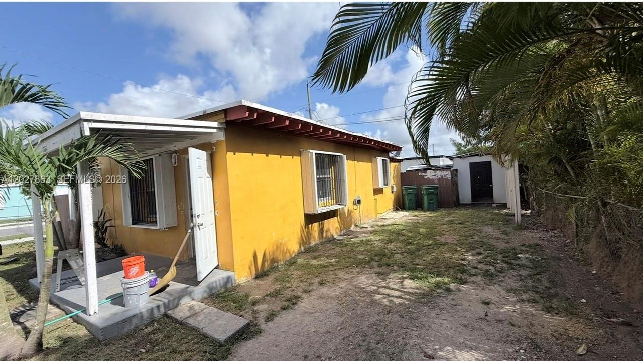 Active With Contract: $279,000 (2 beds, 1 baths, 754 Square Feet)