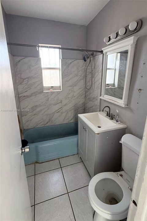 Active With Contract: $279,000 (2 beds, 1 baths, 754 Square Feet)