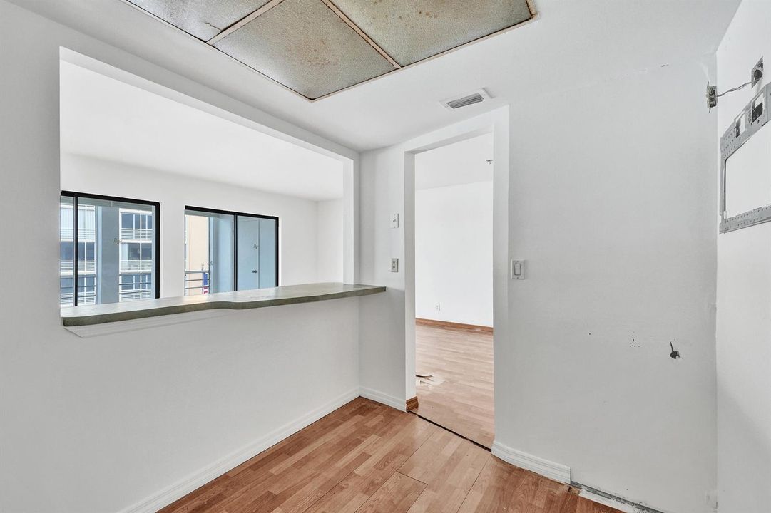 304Golfview304-Kitchen 1