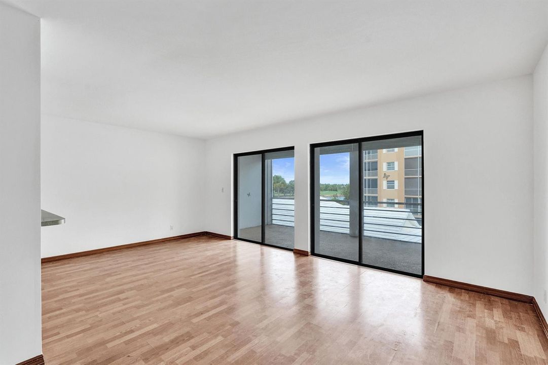 304Golfview304-Living 5