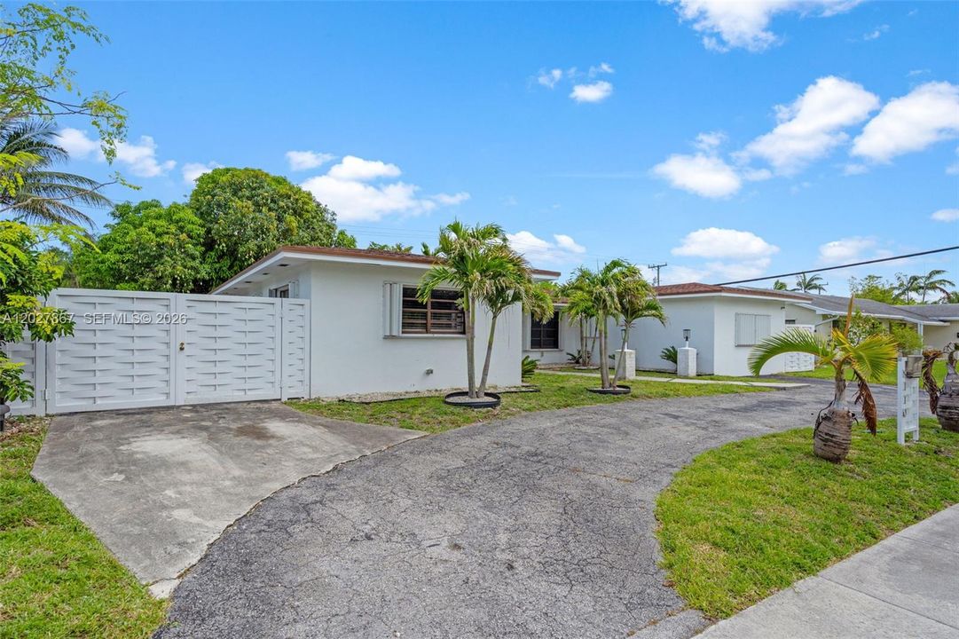 For Sale: $699,900 (4 beds, 3 baths, 2133 Square Feet)