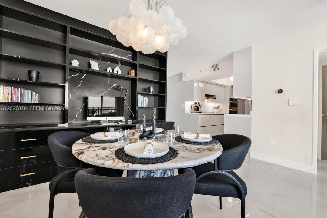 For Sale: $870,000 (1 beds, 1 baths, 740 Square Feet)