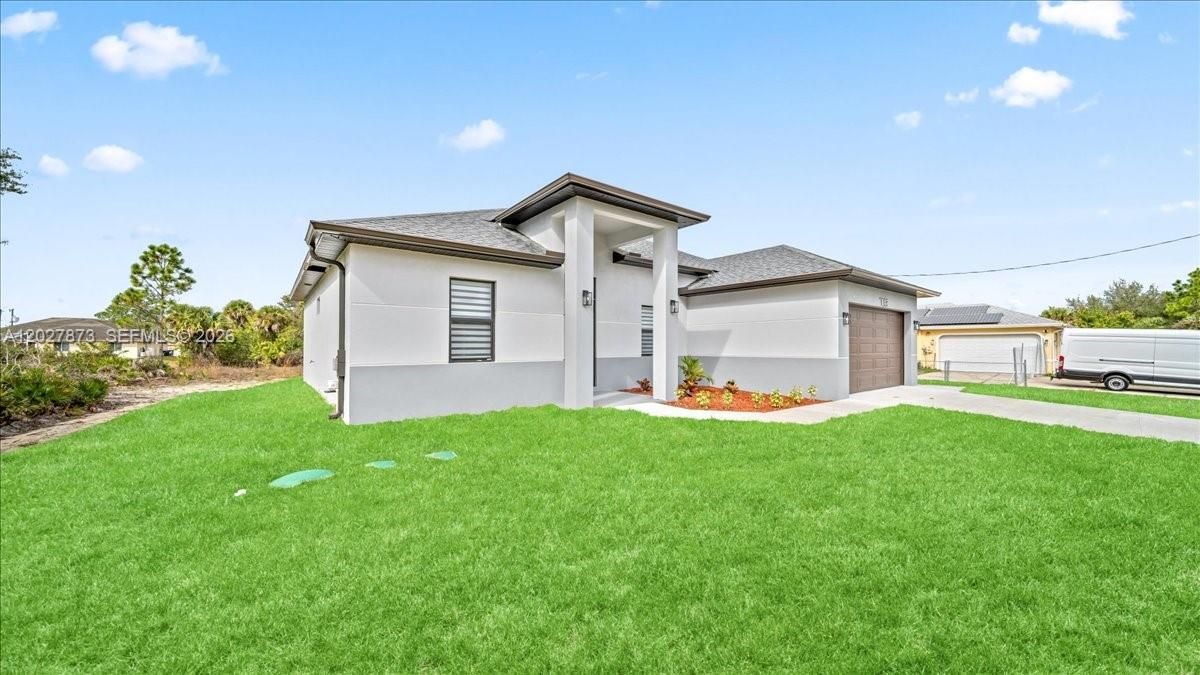 For Sale: $364,900 (4 beds, 2 baths, 1842 Square Feet)