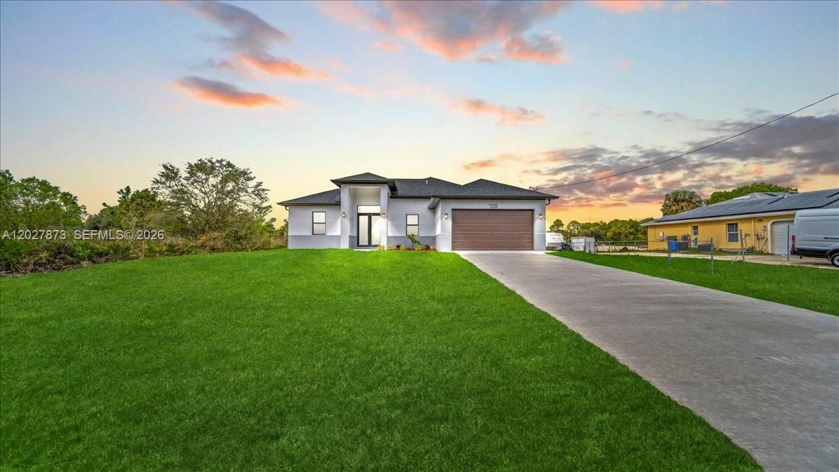 For Sale: $364,900 (4 beds, 2 baths, 1842 Square Feet)