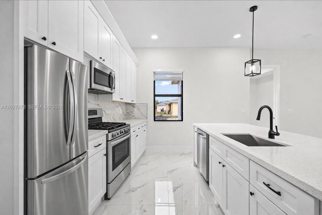 For Sale: $364,900 (4 beds, 2 baths, 1842 Square Feet)