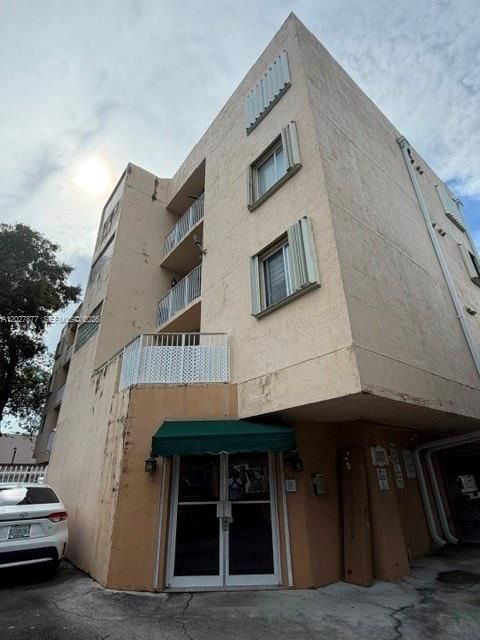 Vendido Recientemente: $259,900 (2 camas, 2 baños, 856 Pies cuadrados)