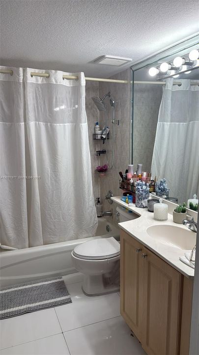 Vendido Recientemente: $259,900 (2 camas, 2 baños, 856 Pies cuadrados)