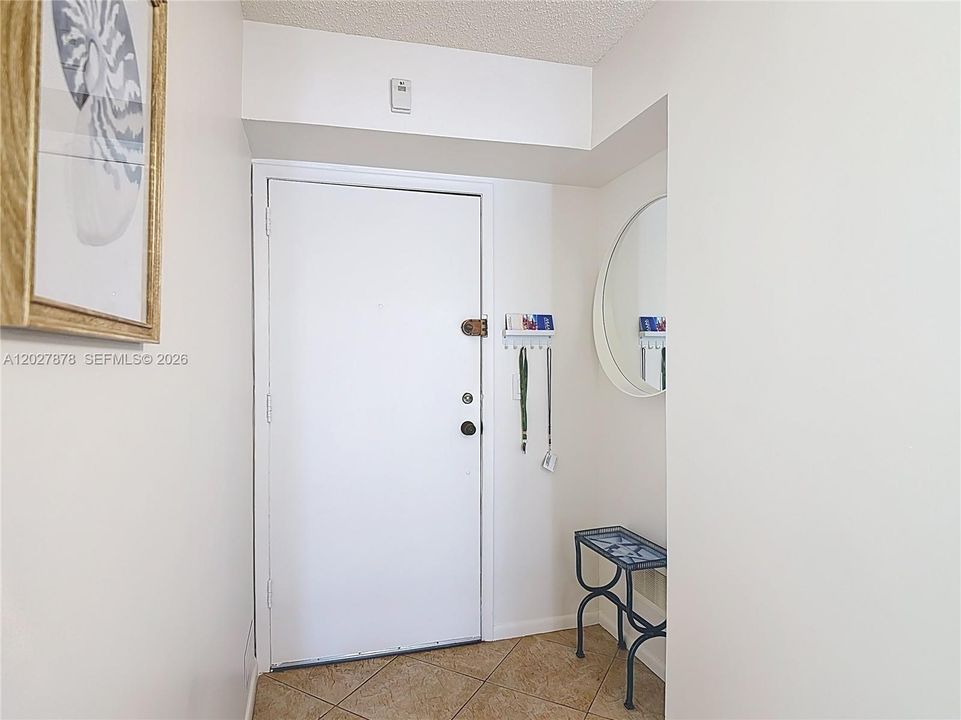 For Sale: $409,000 (2 beds, 2 baths, 747 Square Feet)