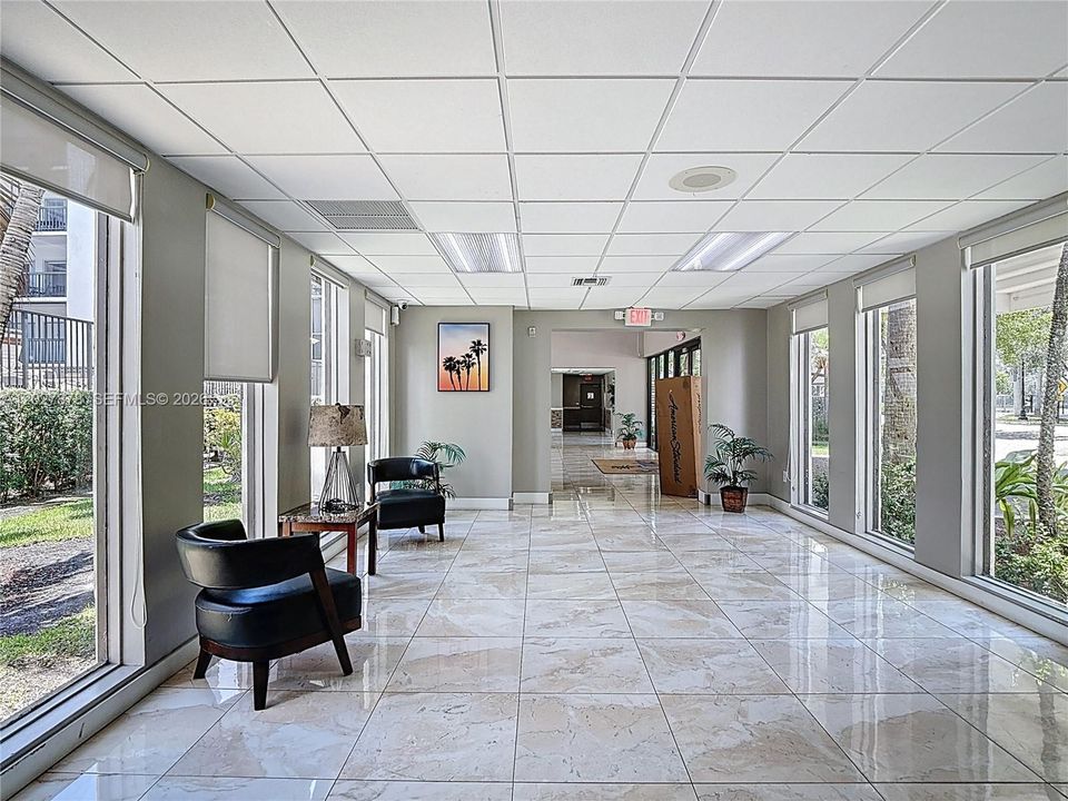 For Sale: $409,000 (2 beds, 2 baths, 747 Square Feet)