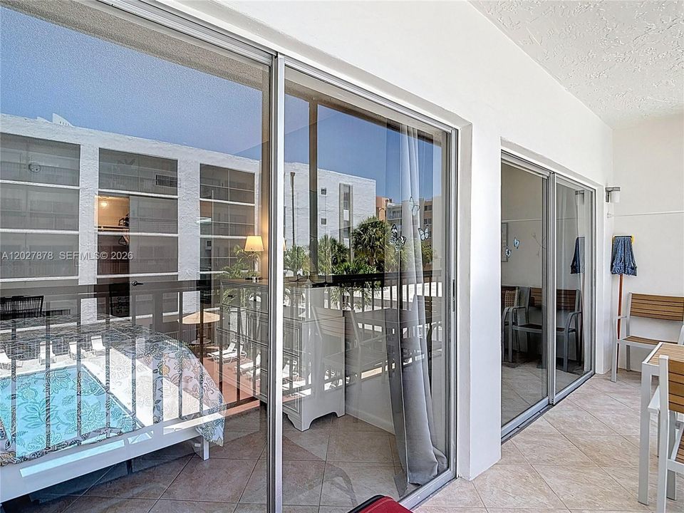 For Sale: $409,000 (2 beds, 2 baths, 747 Square Feet)