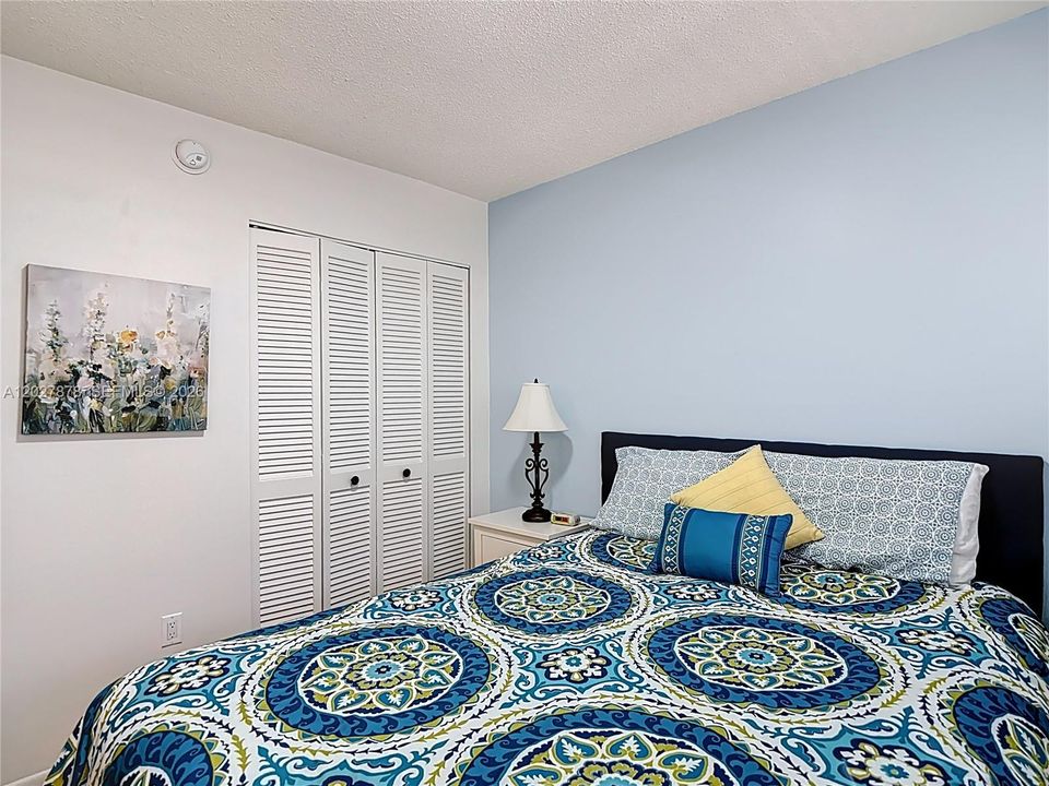 For Sale: $409,000 (2 beds, 2 baths, 747 Square Feet)