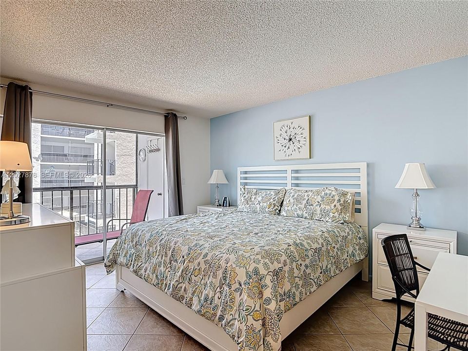 For Sale: $409,000 (2 beds, 2 baths, 747 Square Feet)