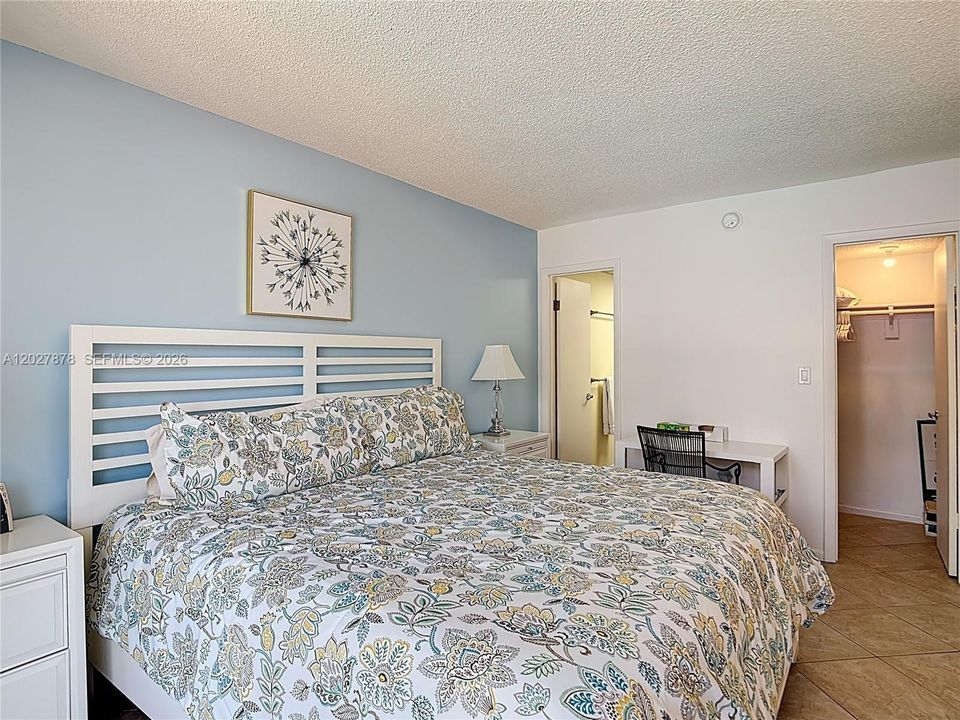 For Sale: $409,000 (2 beds, 2 baths, 747 Square Feet)