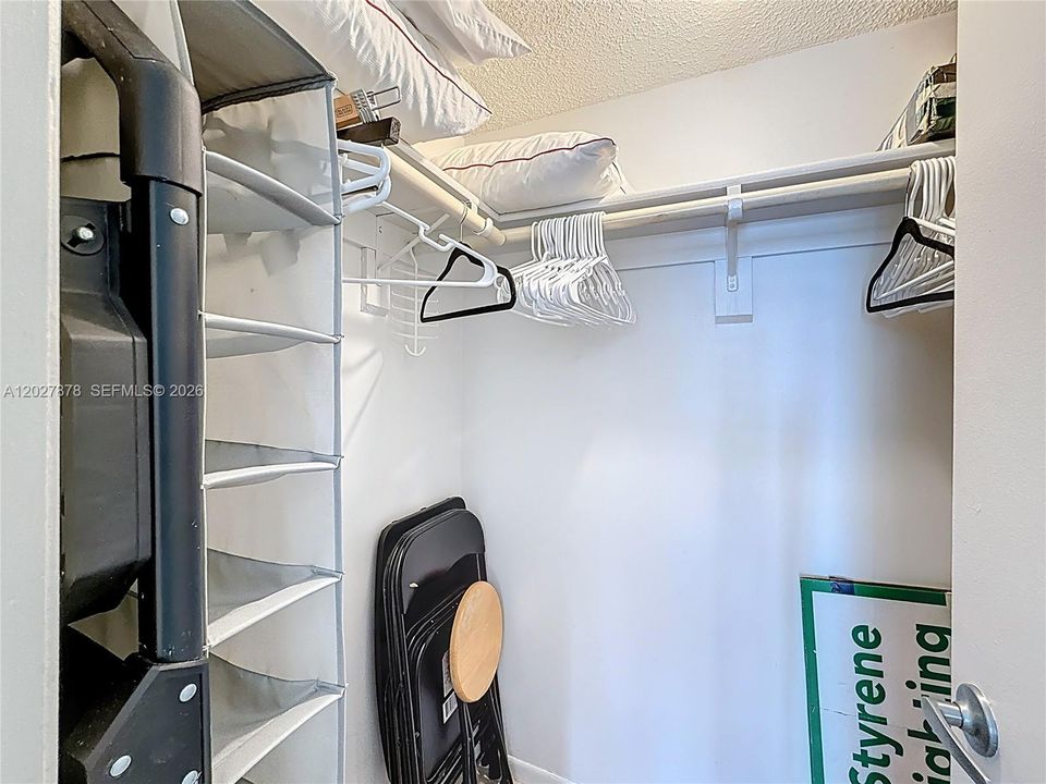 For Sale: $409,000 (2 beds, 2 baths, 747 Square Feet)