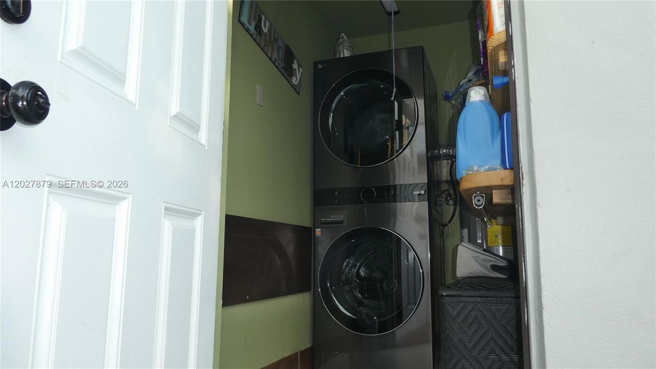 В аренду: $3,100 (3 спален, 2 ванн, 1100 Квадратных фут)