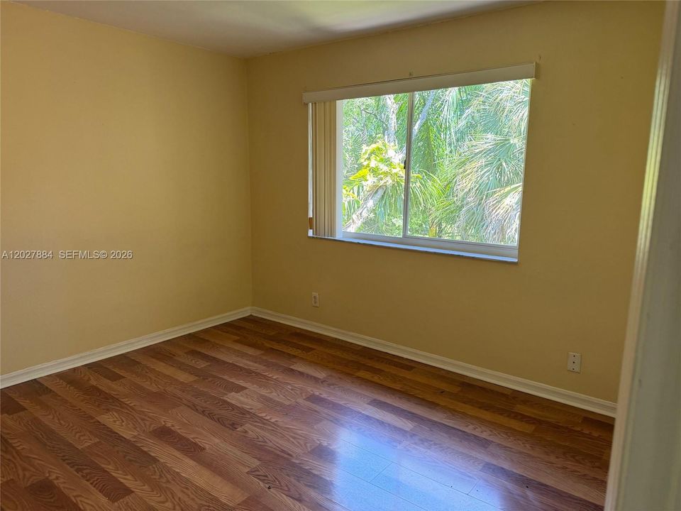 For Rent: $1,975 (2 beds, 1 baths, 1035 Square Feet)