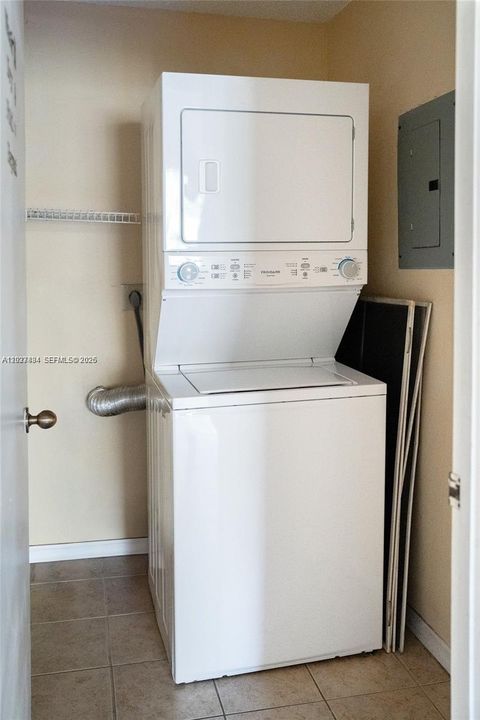 For Rent: $1,975 (2 beds, 1 baths, 1035 Square Feet)