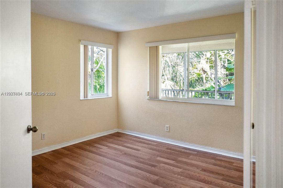 For Rent: $1,975 (2 beds, 1 baths, 1035 Square Feet)