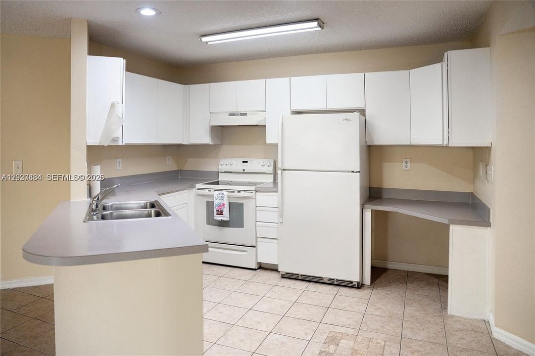 For Rent: $1,975 (2 beds, 1 baths, 1035 Square Feet)