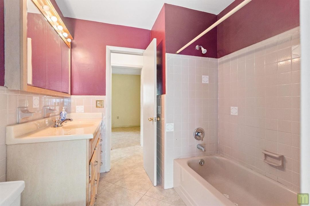 26 bath2b