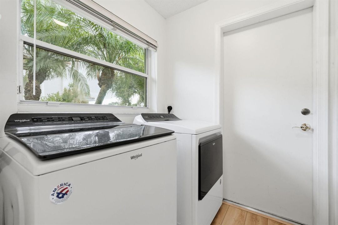 29-web-or-mls-3916_Cypress_Lake_Drive_02