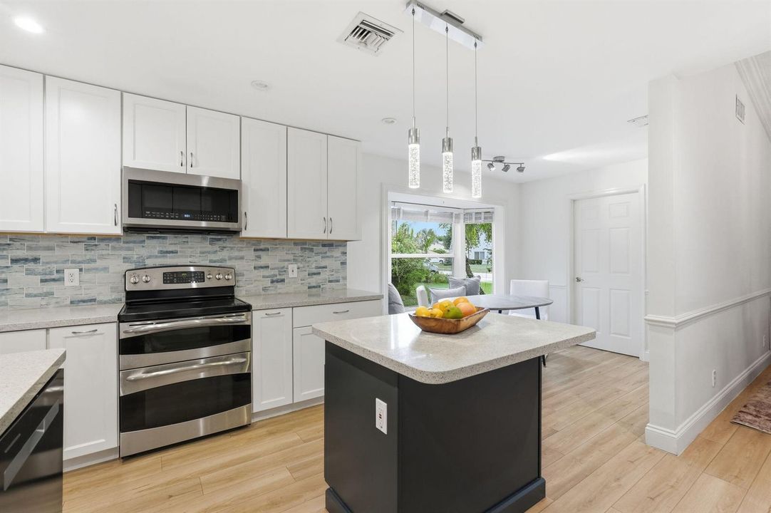 25-web-or-mls-3916_Cypress_Lake_Drive_02