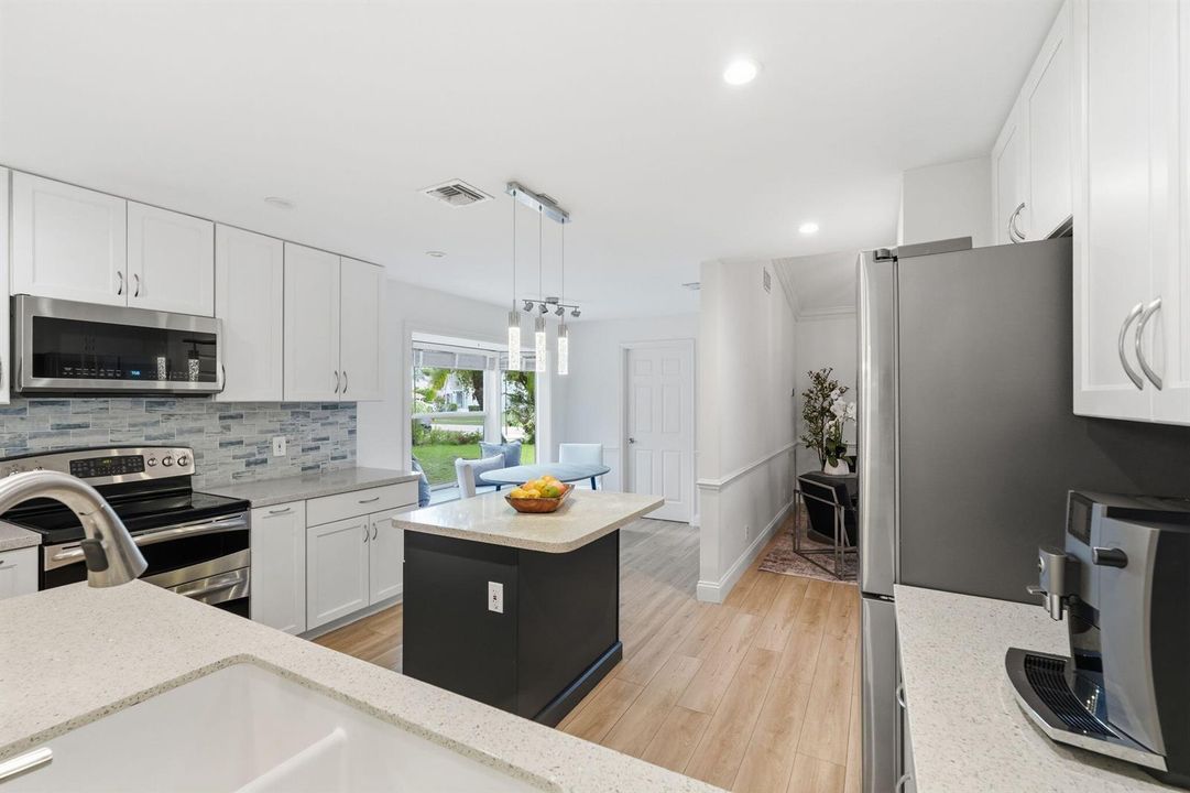 23-web-or-mls-3916_Cypress_Lake_Drive_02