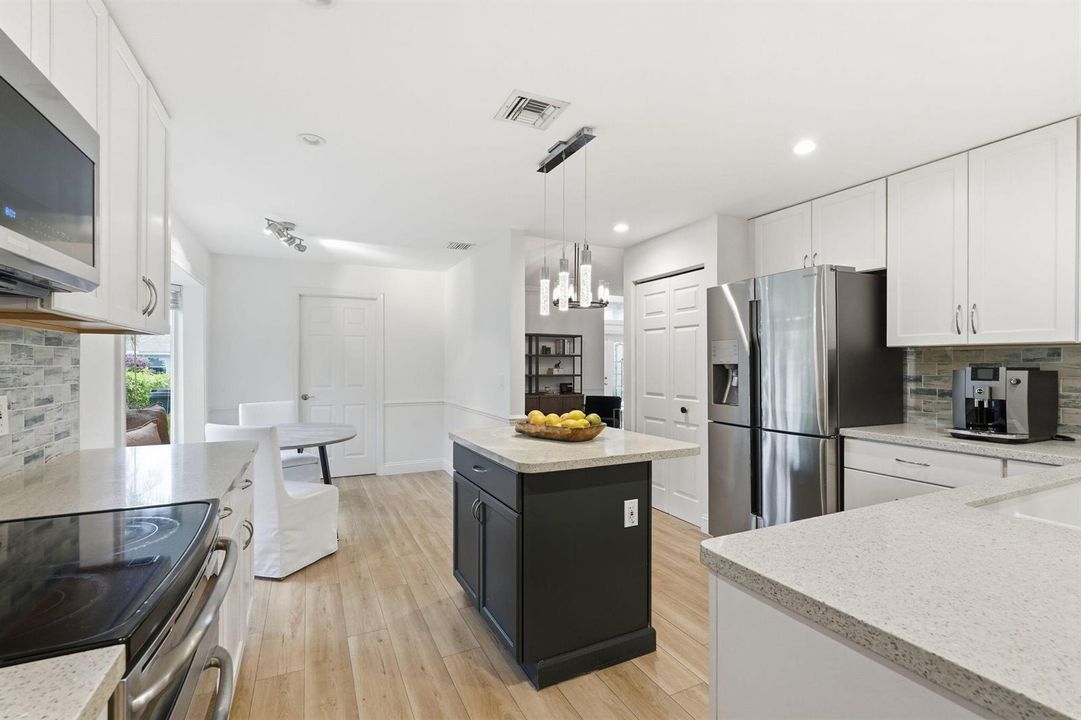 22-web-or-mls-3916_Cypress_Lake_Drive_02
