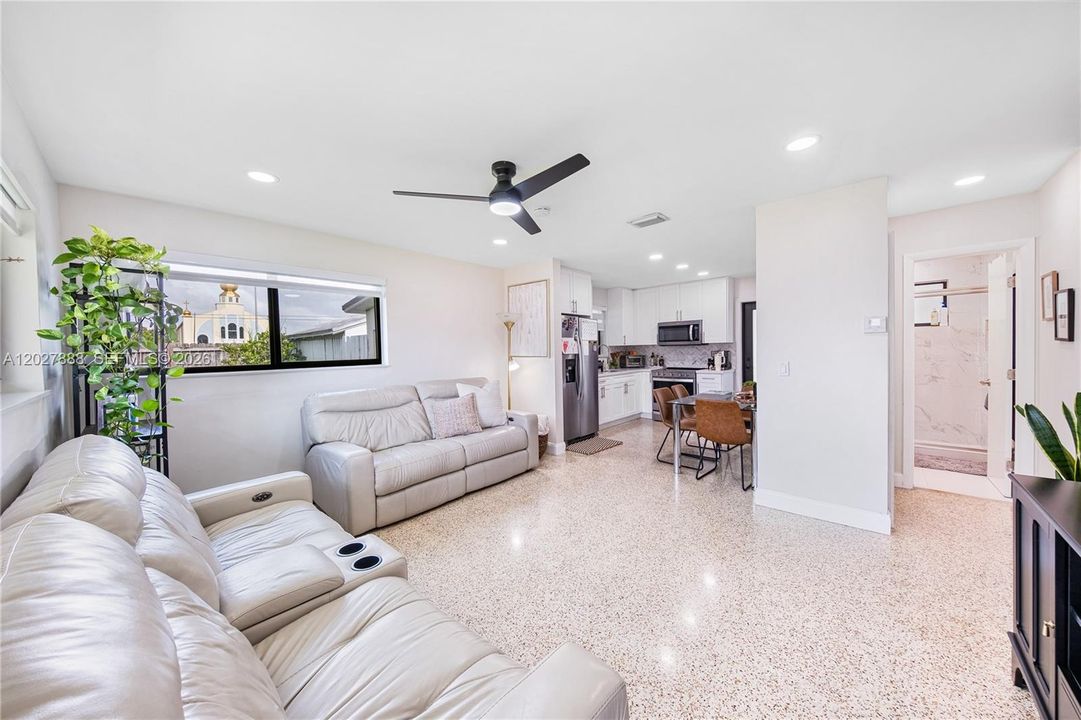 For Rent: $2,800 (2 beds, 1 baths, 1450 Square Feet)