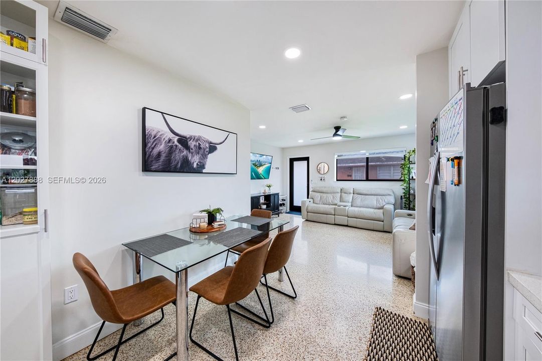 For Rent: $2,800 (2 beds, 1 baths, 1450 Square Feet)