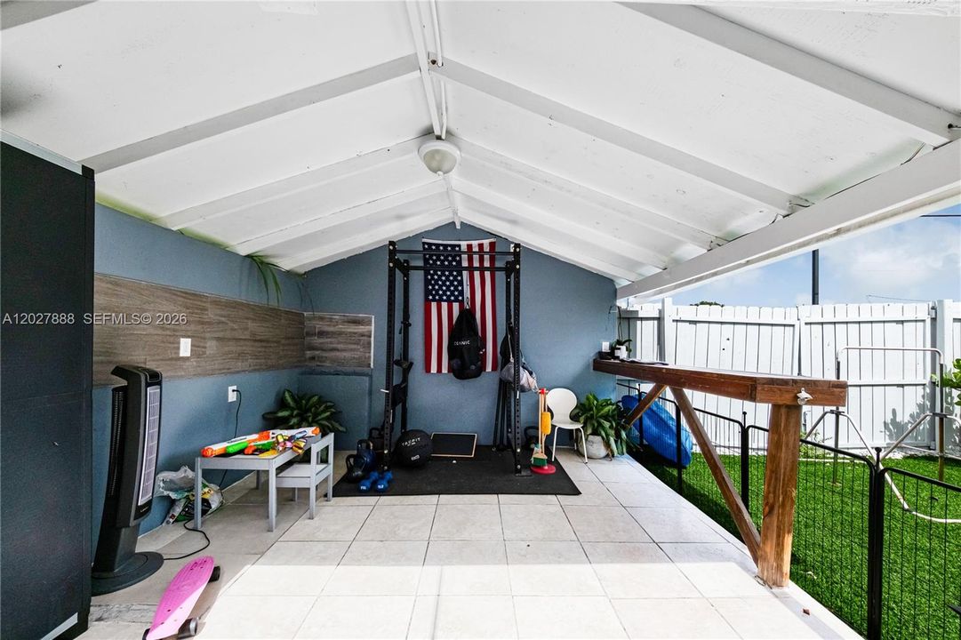 For Rent: $2,800 (2 beds, 1 baths, 1450 Square Feet)