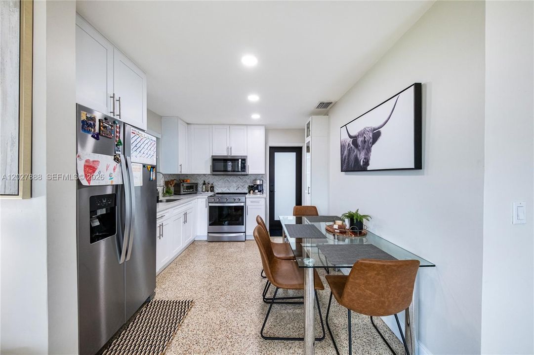 For Rent: $2,800 (2 beds, 1 baths, 1450 Square Feet)