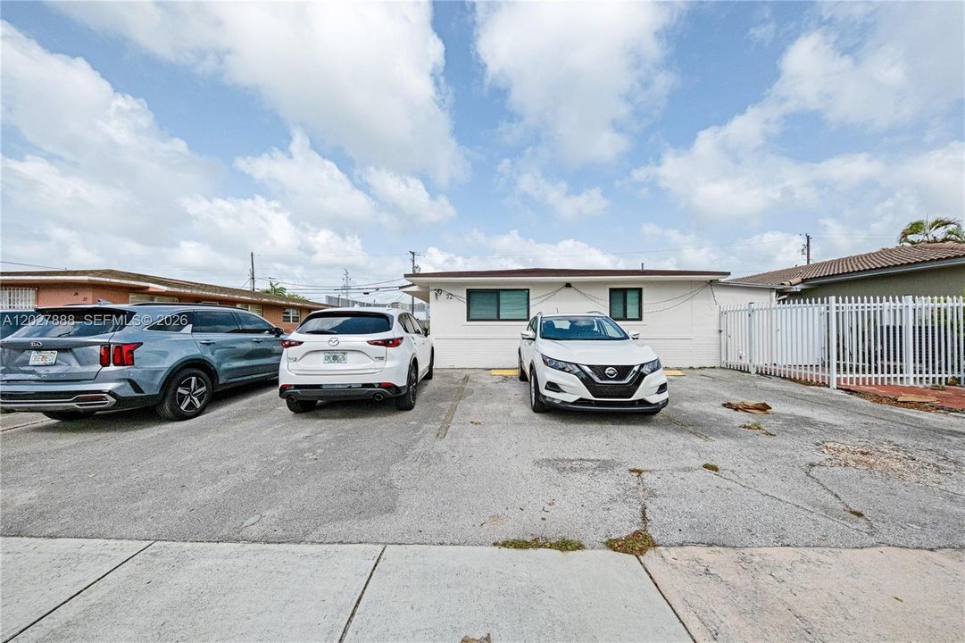 For Rent: $2,800 (2 beds, 1 baths, 1450 Square Feet)