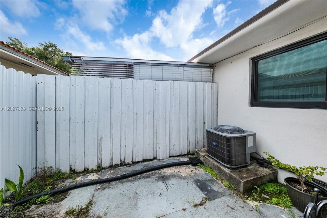For Rent: $2,800 (2 beds, 1 baths, 1450 Square Feet)