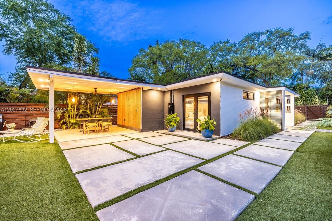 For Sale: $1,250,000 (3 beds, 2 baths, 1619 Square Feet)