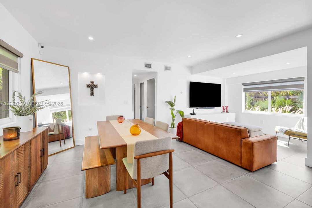 For Sale: $1,250,000 (3 beds, 2 baths, 1619 Square Feet)