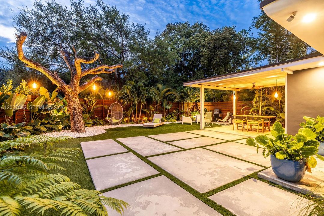 For Sale: $1,250,000 (3 beds, 2 baths, 1619 Square Feet)
